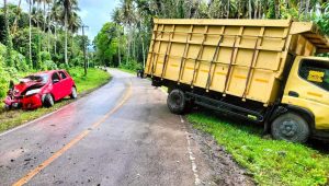 Lakalantas Mini Bus dan Truk, Satu Orang Dikabarkan Meninggal Dunia