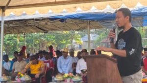 Hadiri Undangan Pembukaan Futsal di Busel, Ketua GMPI, La Sianto Kembali Sumbang Dana Untuk Pemain dan Panitia 