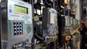 Aspirasi PAN, Mantan Anggota DPRD Buton Ini Bagi-bagi KwH Gratis, Kades Wolowa Ucapkan Terimakasih