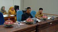 Ketua DPRD Buton, Hariasi Salad Pimpin Raker Banggar Bersama Panitia Eksekutif