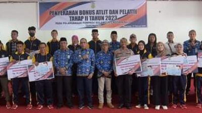 Pj Bupati Buton Kucurkan Bonus Atlet Juara Porprov Sultra Tahap ll