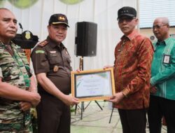 Hadiri Kegiatan GBSBS, Pj Bupati Buton Beri Penghargaan Kepada Kajari Buton, Bapak Peduli Stunting