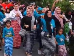 Diinisiasi Ketua GMPB Pasarwajo, Ratusan Warga Pawai Keliling Sambut Pesta Kampung Pikelaliwu