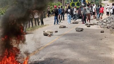 Demo Aktifitas Pemuatan Aspal, Aktivis Menduga Ada ‘Kongkalikong’, Massa Minta Bupati DPRD Buton dan Pihak Vendor Temui Massa Aksi