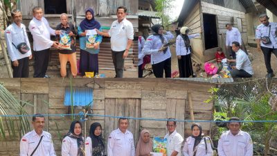 Plt Camat Pasarwajo Bagikan Bantuan Kemanusiaan Terhadap Warga Miskin Ekstrim