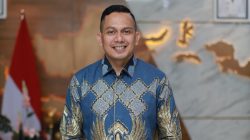 Momen Lebaran, Dirut PT. BPR Bahteramas Konawe Kurban Sapi di Buton